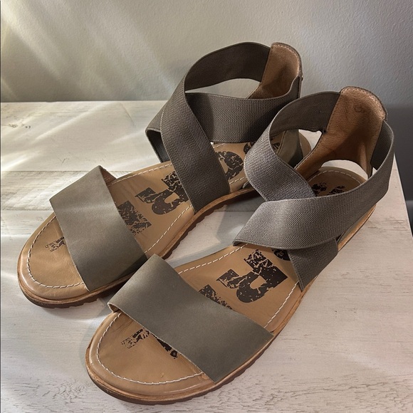 Sorel Shoes - Women's Sorel Olive Color Sandals 9.5